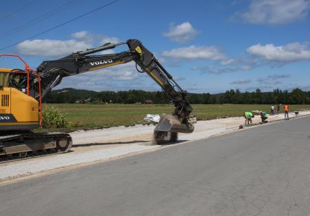 Izgradnja hodnika in kolesarske steze Cerknica  Dolenje Jezero 06 FOTO LJUBO VUKELIČ
